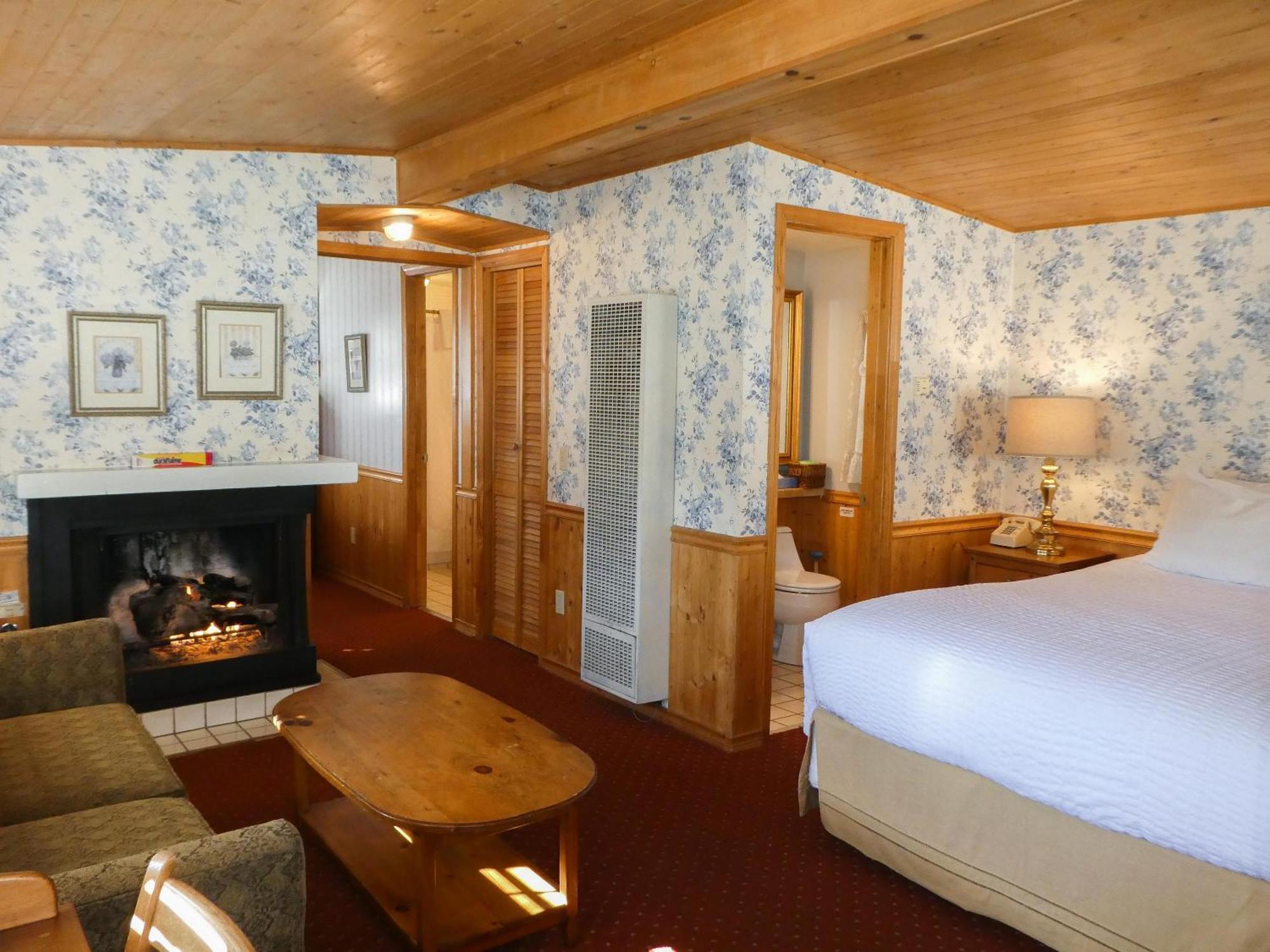 Carmel Fireplace Inn Bilik gambar